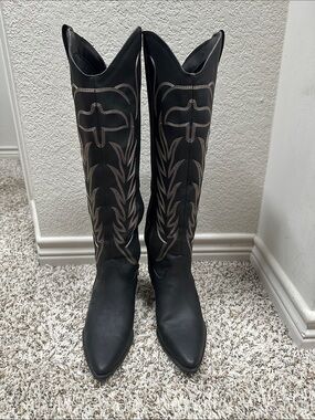 Qupid Black Knee High Western Boots with Contrast Stitching